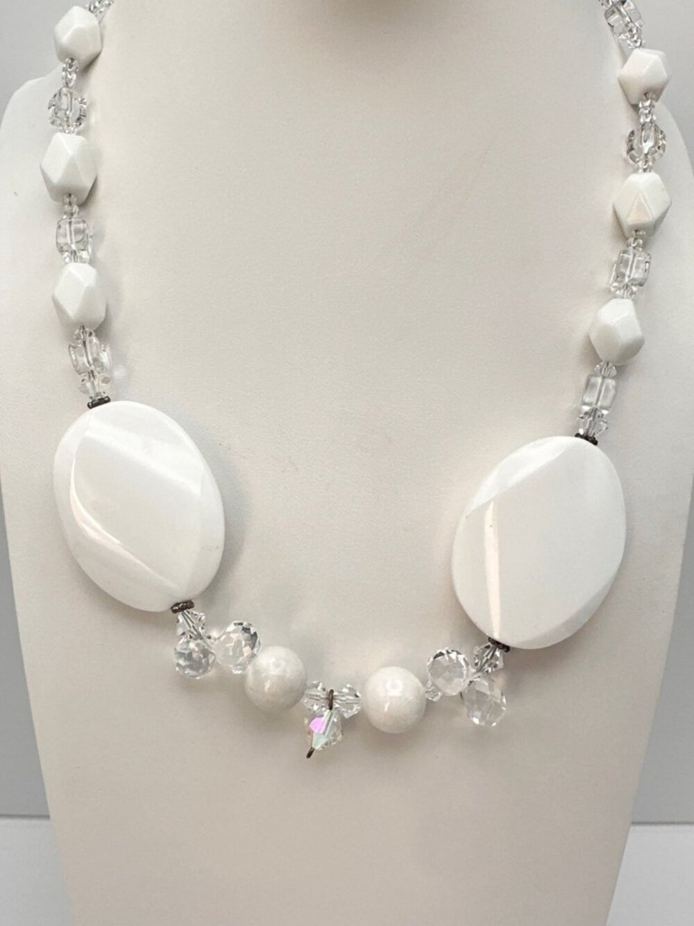 Vintage 90s White Oval Bead & Clear Statement Necklace Dangle Jewelry Bib Y2K